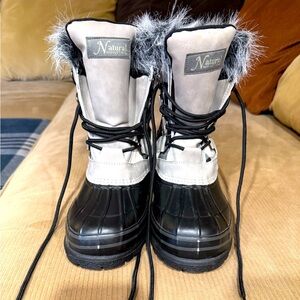 Girls/womens sz 6 waterproof and thinsulate boots.